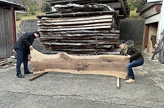 左：中国飯店BAR蒼、右：音楽の木・材料選定