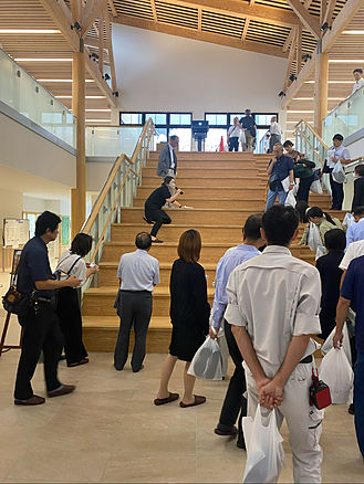 身延町木造中学校・階段踊場スピーカー